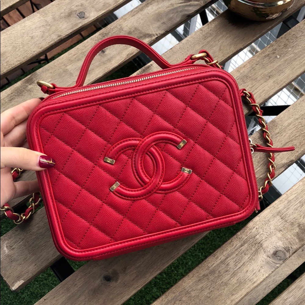 NWOT RARE AUTHENTIC RED CHANEL VANITY CASE MEDIUM